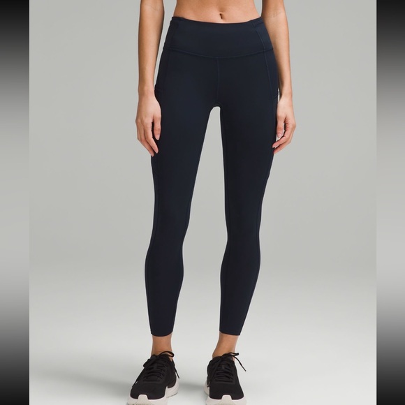 Lululemon Fast and Free High Rise Tights 25” in True Navy - Picture 1 of 5